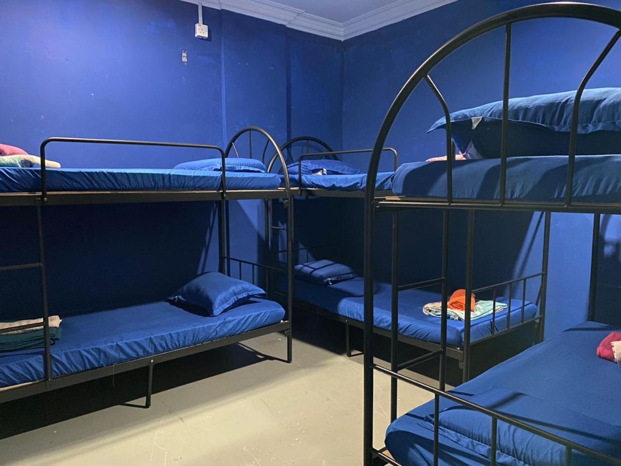 Capsule Hostel *